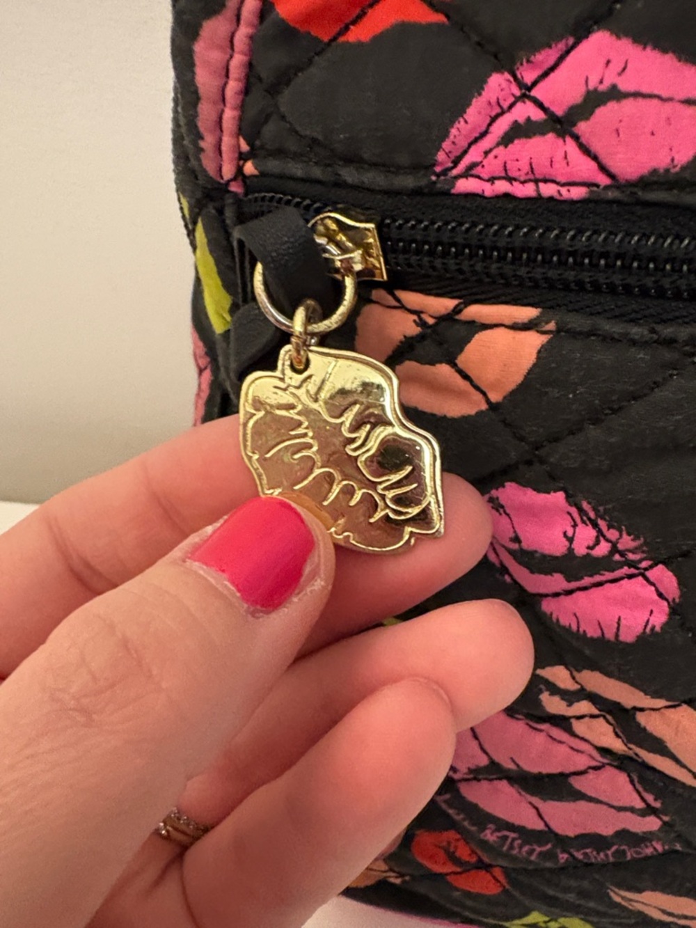 Betsey Johnson 💋 Black Quilted Mini Backpack with Multicolor Lip Print - Picture 4 of 8